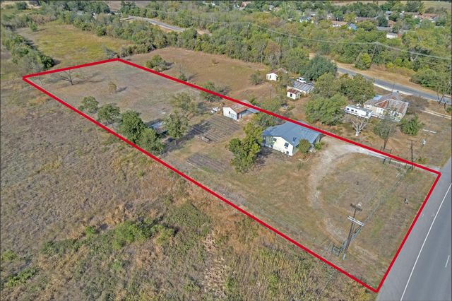 1607 E 4th ST, Taylor, TX 76574