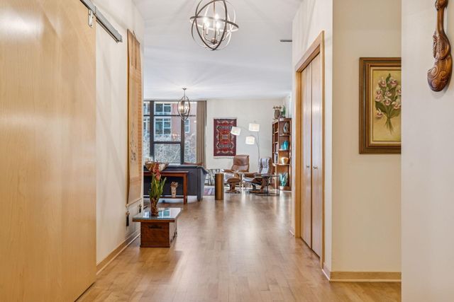 215 10th Avenue S 211, Minneapolis, MN 55415