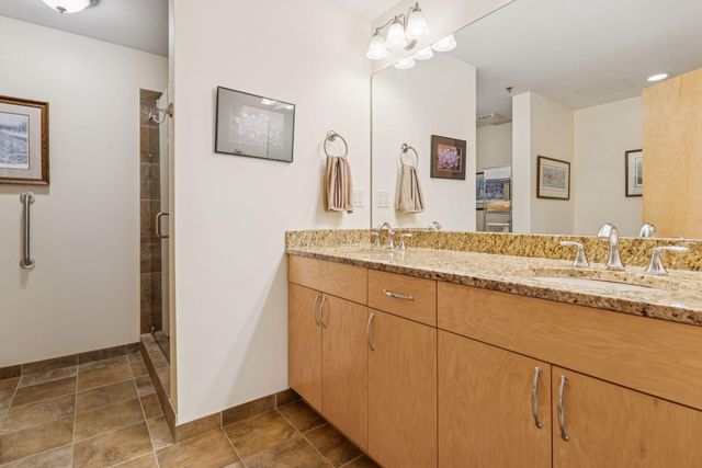 215 10th Avenue S 211, Minneapolis, MN 55415