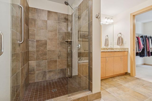 215 10th Avenue S 211, Minneapolis, MN 55415