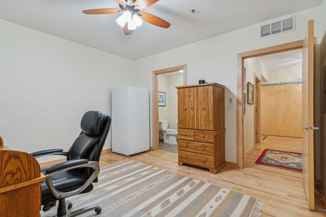 215 10th Avenue S 211, Minneapolis, MN 55415