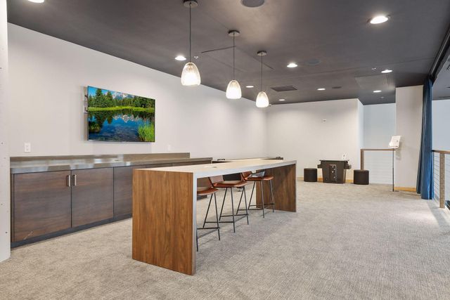 215 10th Avenue S 211, Minneapolis, MN 55415