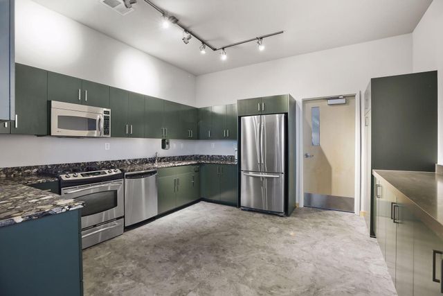 215 10th Avenue S 211, Minneapolis, MN 55415