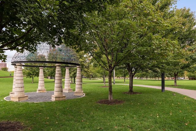 215 10th Avenue S 211, Minneapolis, MN 55415