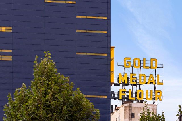 215 10th Avenue S 211, Minneapolis, MN 55415