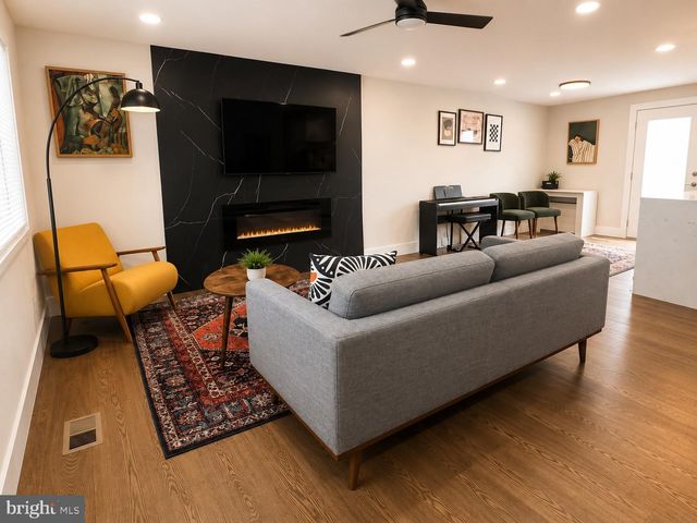 8107 BROWN CT, Alexandria, VA 22306