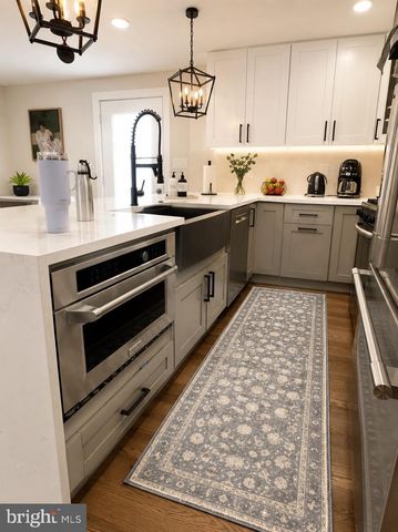 8107 BROWN CT, Alexandria, VA 22306