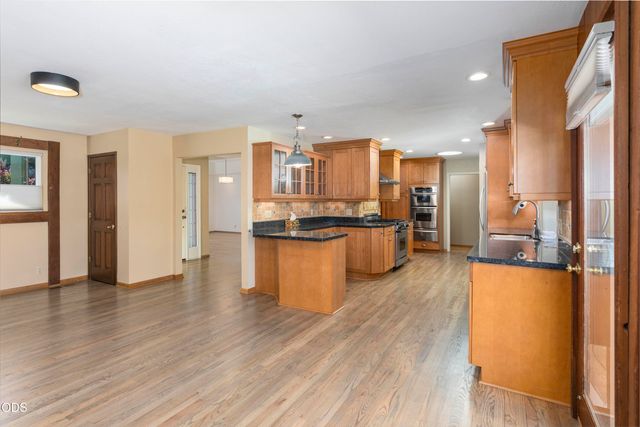 734 NW Midland Avenue, Grants Pass, OR 97526