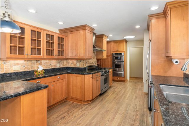 734 NW Midland Avenue, Grants Pass, OR 97526