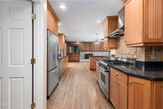 734 NW Midland Avenue, Grants Pass, OR 97526