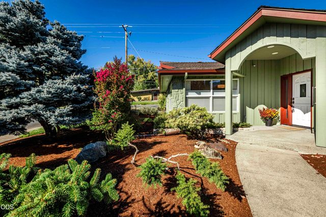 734 NW Midland Avenue, Grants Pass, OR 97526