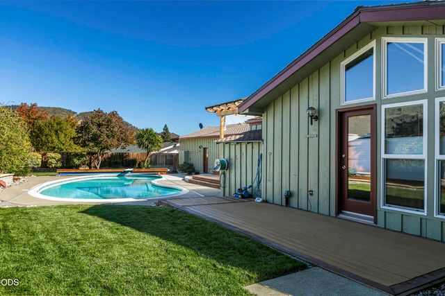 734 NW Midland Avenue, Grants Pass, OR 97526