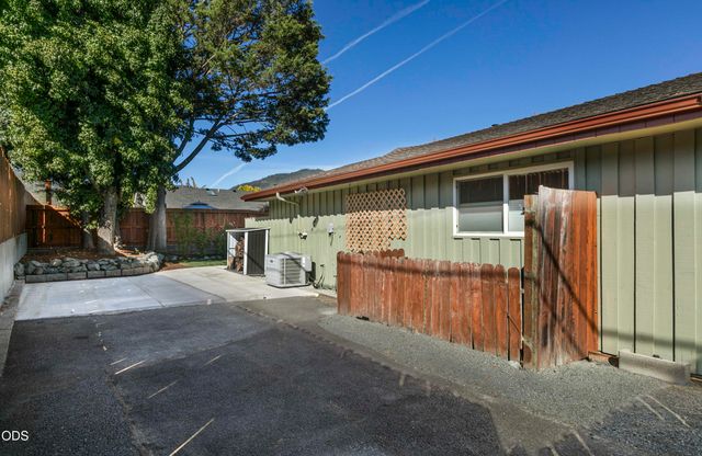 734 NW Midland Avenue, Grants Pass, OR 97526