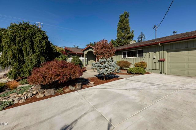 734 NW Midland Avenue, Grants Pass, OR 97526