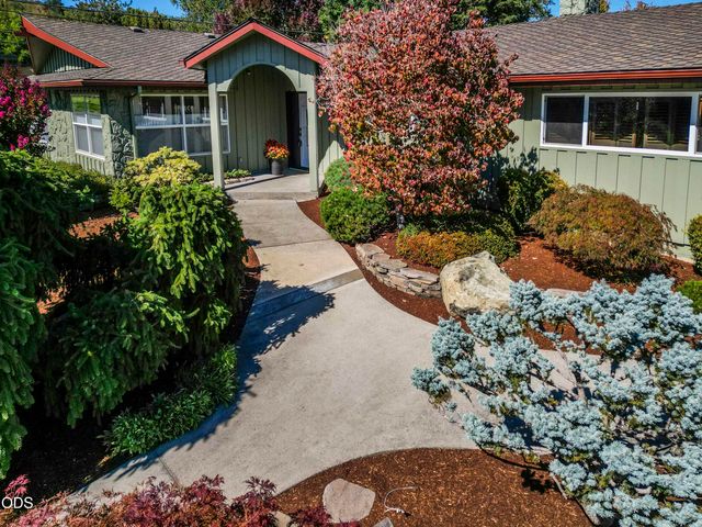 734 NW Midland Avenue, Grants Pass, OR 97526