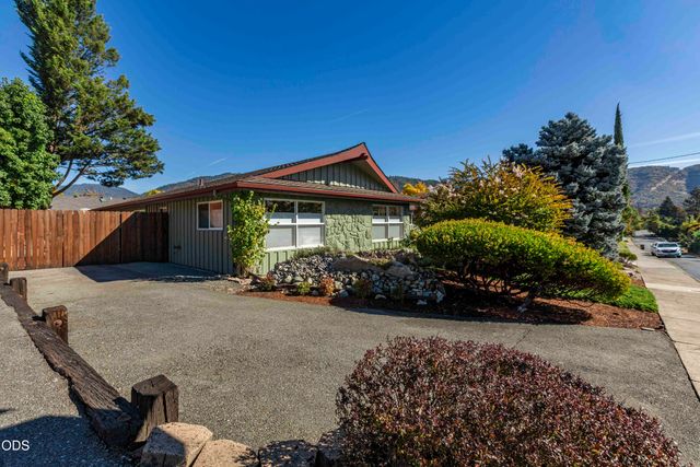 734 NW Midland Avenue, Grants Pass, OR 97526