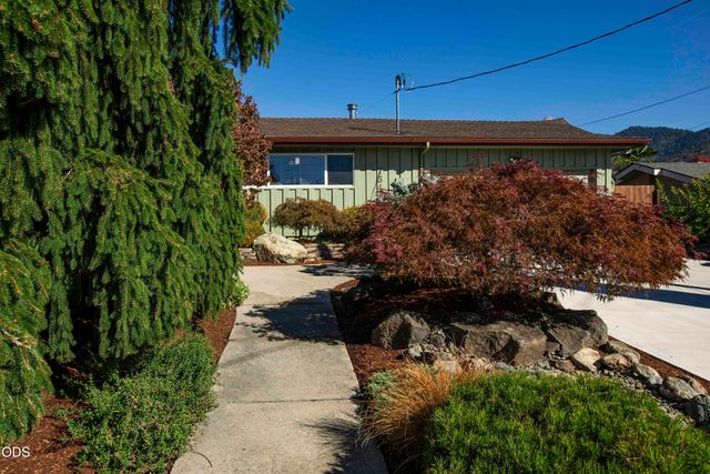 734 NW Midland Avenue, Grants Pass, OR 97526