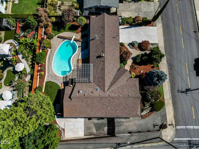 734 NW Midland Avenue, Grants Pass, OR 97526
