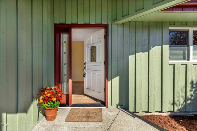 734 NW Midland Avenue, Grants Pass, OR 97526