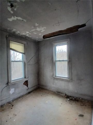 500 Pointview Rd, Brentwood, PA 15227