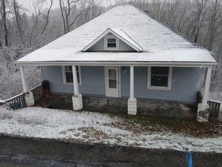 500 Pointview Rd, Brentwood, PA 15227