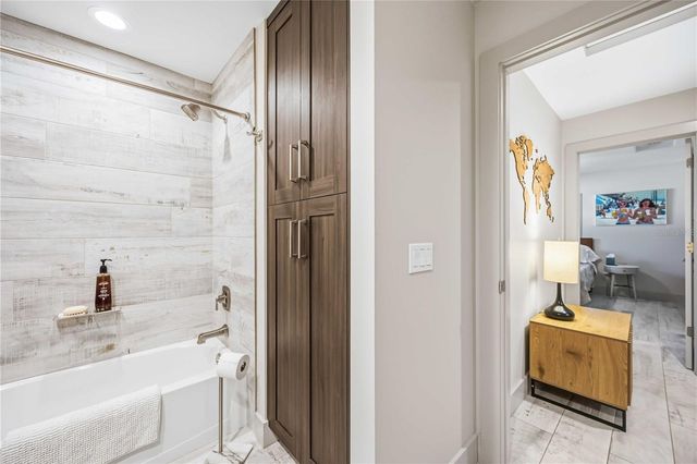 2117 RIVIERA DRIVE, Sarasota, FL 34232