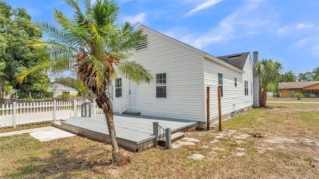 725 AVENUE B SW, Winter Haven, FL 33880