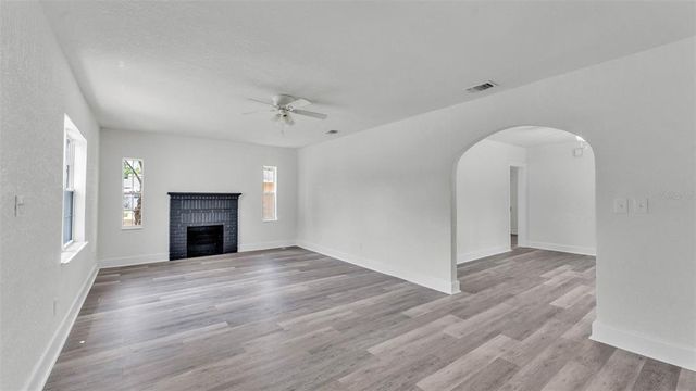 725 AVENUE B SW, Winter Haven, FL 33880