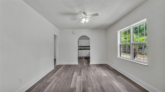 725 AVENUE B SW, Winter Haven, FL 33880