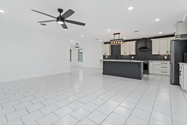 29 Knotty Pine Lane, Orange, TX 77630