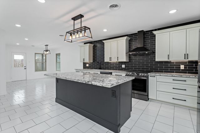 29 Knotty Pine Lane, Orange, TX 77630