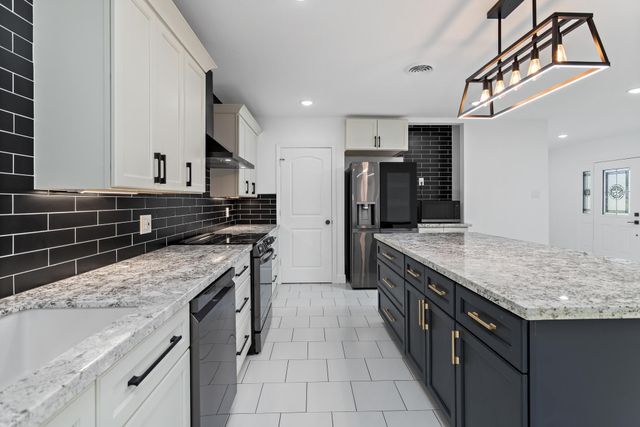 29 Knotty Pine Lane, Orange, TX 77630