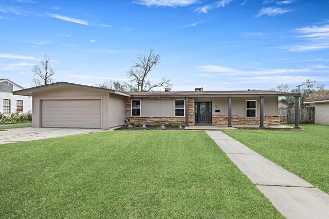 29 Knotty Pine Lane, Orange, TX 77630