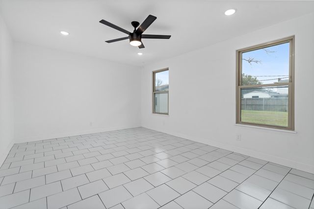 29 Knotty Pine Lane, Orange, TX 77630