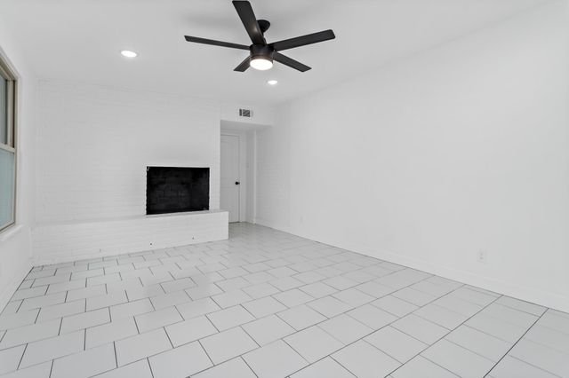 29 Knotty Pine Lane, Orange, TX 77630