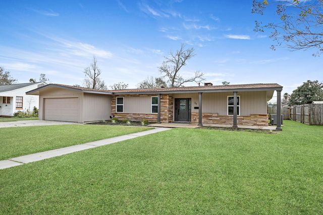 29 Knotty Pine Lane, Orange, TX 77630