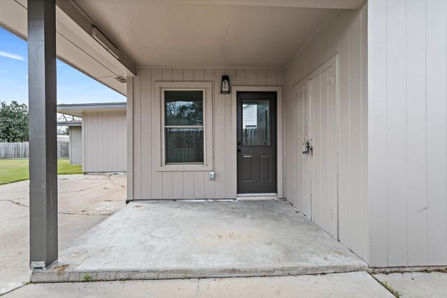 29 Knotty Pine Lane, Orange, TX 77630