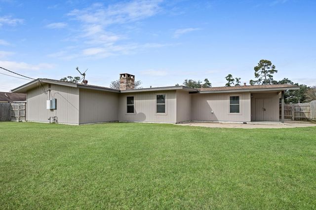 29 Knotty Pine Lane, Orange, TX 77630
