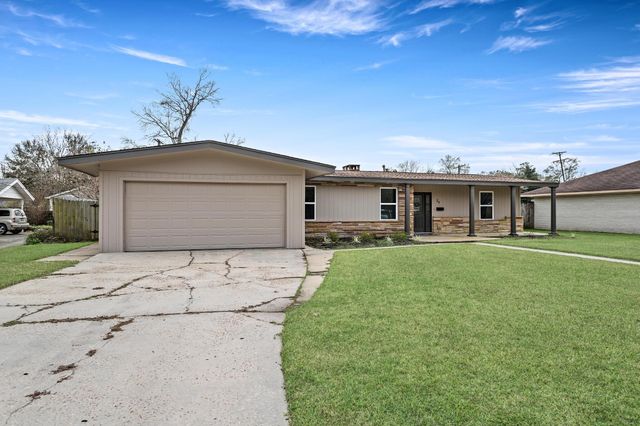 29 Knotty Pine Lane, Orange, TX 77630