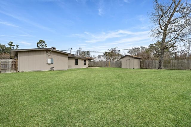 29 Knotty Pine Lane, Orange, TX 77630
