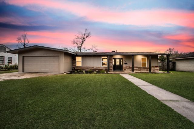 29 Knotty Pine Lane, Orange, TX 77630