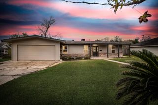 29 Knotty Pine Lane, Orange, TX 77630