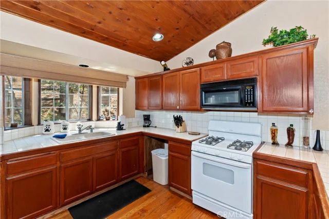 1134 Siskiyou Drive, Big Bear Lake, CA 92315