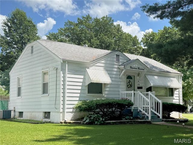 1900 Farrell Drive, Hanley Hills, MO 63133