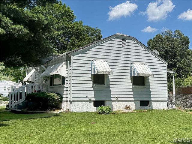 1900 Farrell Drive, Hanley Hills, MO 63133