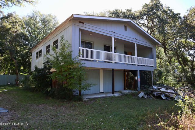 116 SW 6th Street, Oak Island, NC 28465