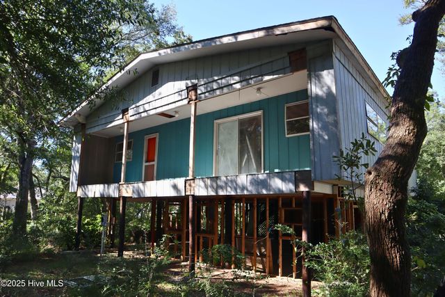 116 SW 6th Street, Oak Island, NC 28465