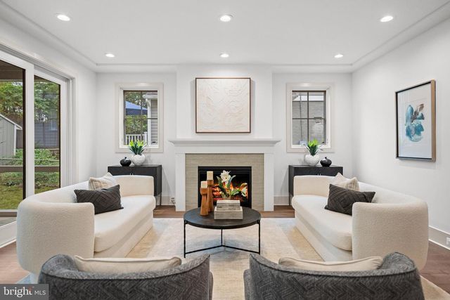 2133 N OAKLAND ST, Arlington, VA 22207