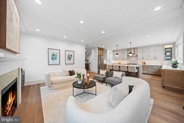 2133 N OAKLAND ST, Arlington, VA 22207