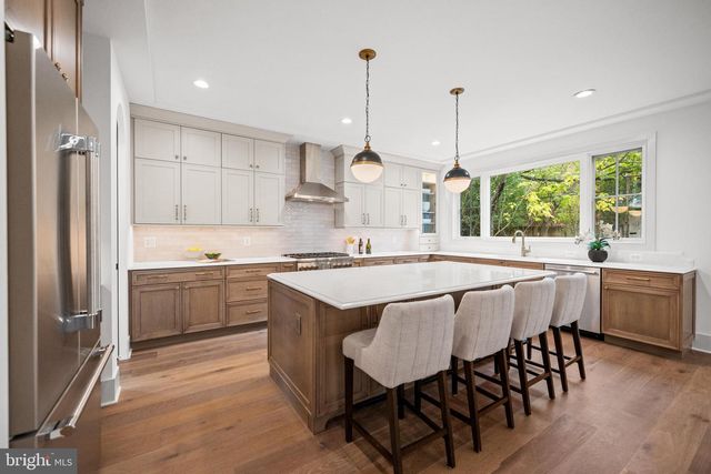 2133 N OAKLAND ST, Arlington, VA 22207